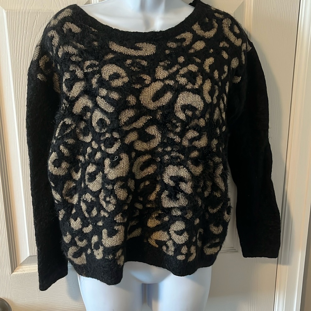 Gently used medium Joseph A sweater